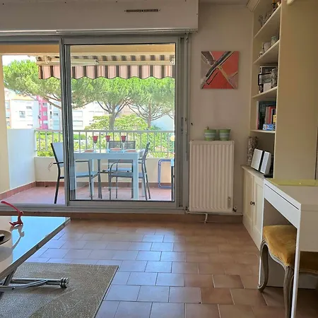 2 Pieces Avec Terrasse, Piscine Et Parking - Cap D'agde - Fr-1-249-417 *