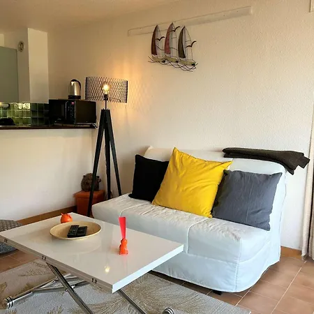 2 Pieces Avec Terrasse, Piscine Et Parking - Cap D'agde - Fr-1-249-417 *